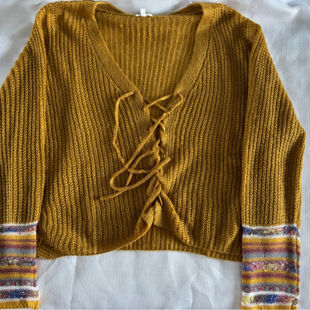 Buckle- new without tags- Women’s light sweater. Size Medium